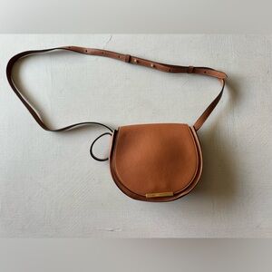 CUYANA Mini Saddle bag in CARAMEL Miele